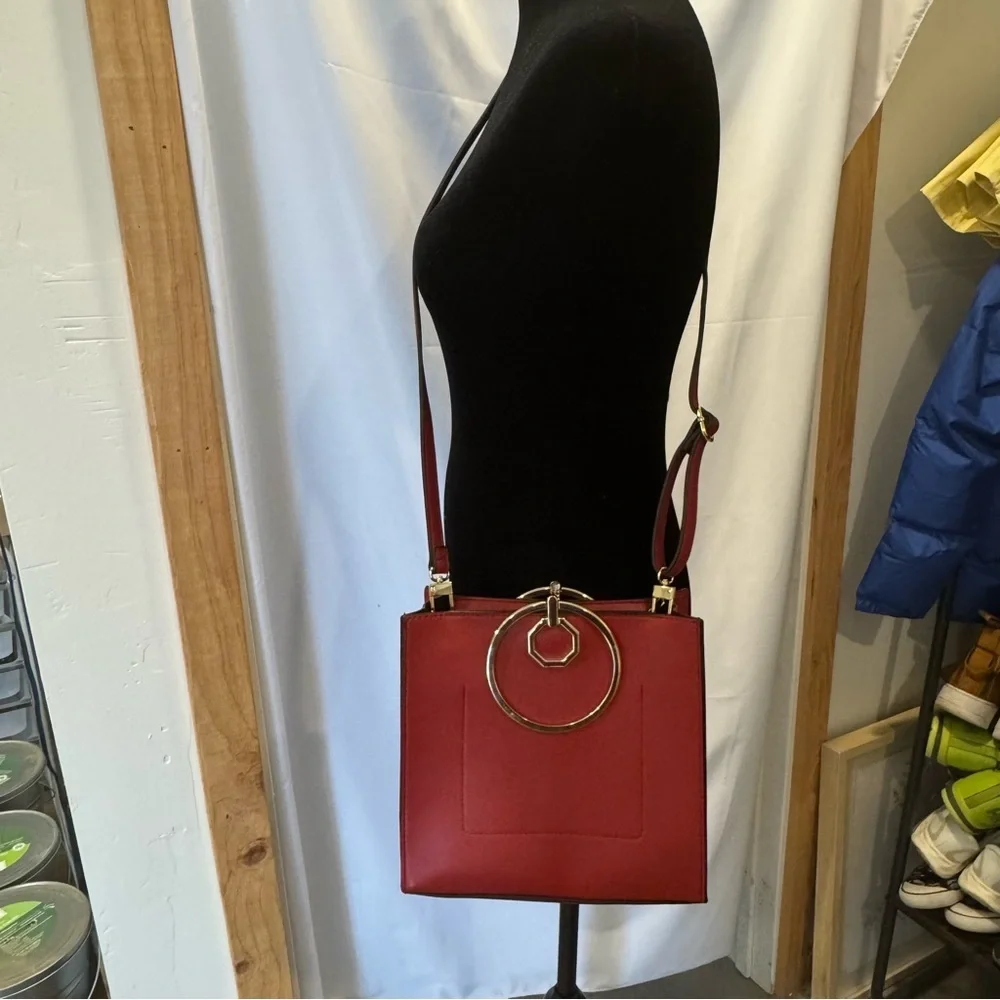 Neiman Marcus Deep Red Leather Crossbody Tote With Gold Geometric Hardware - Picture 3 of 8